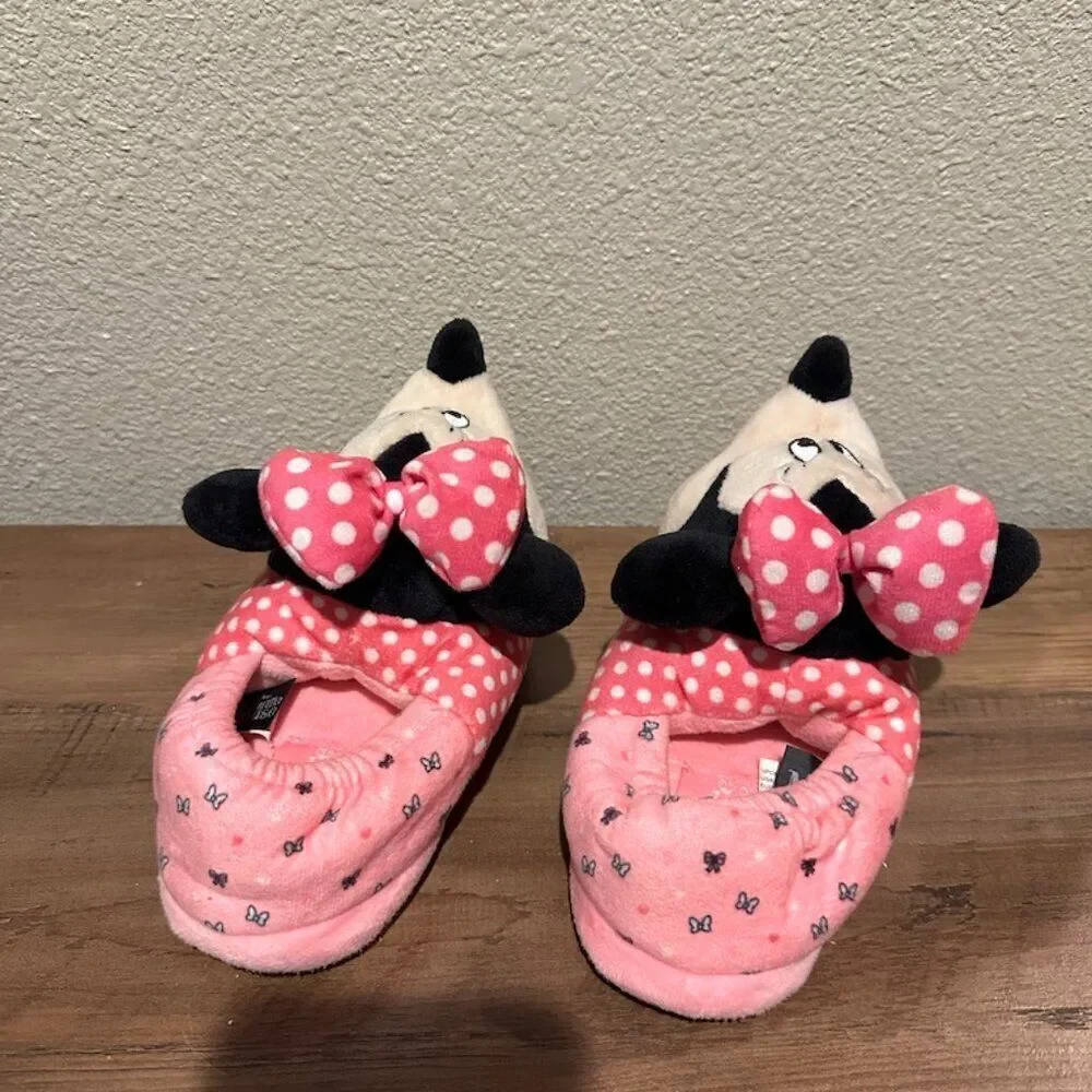 NWOT Minnie Mouse Pink Slippers with Minnie Head Size 9/10